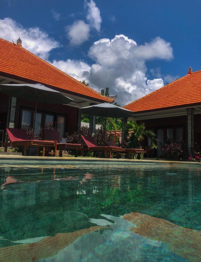 Juan Beach Bungalow Batununggul Exterior photo
