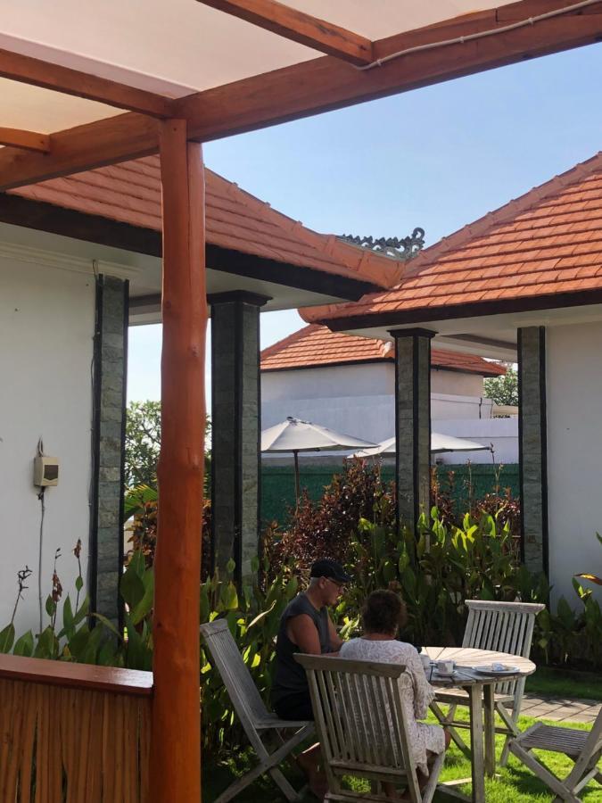 Juan Beach Bungalow Batununggul Exterior photo
