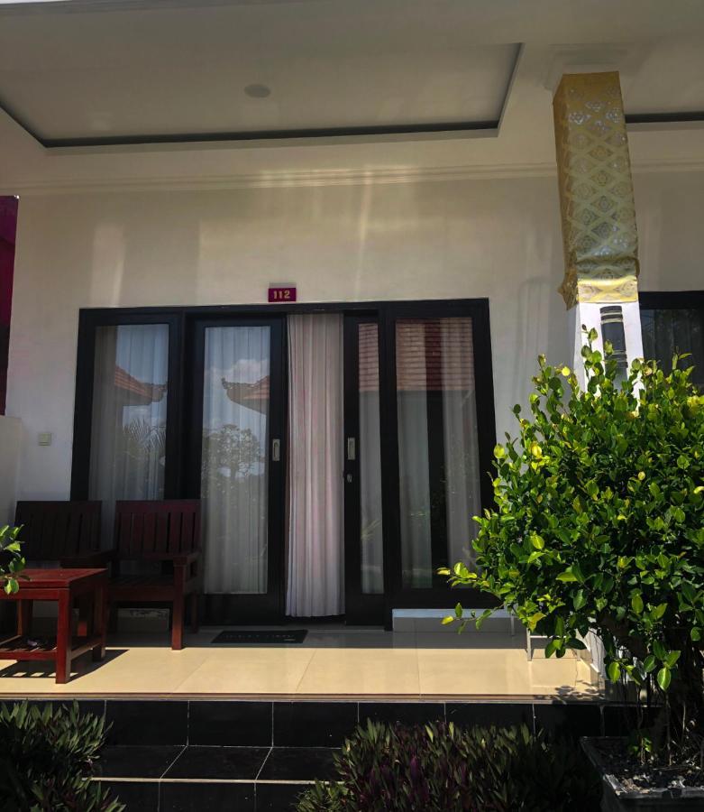 Juan Beach Bungalow Batununggul Exterior photo